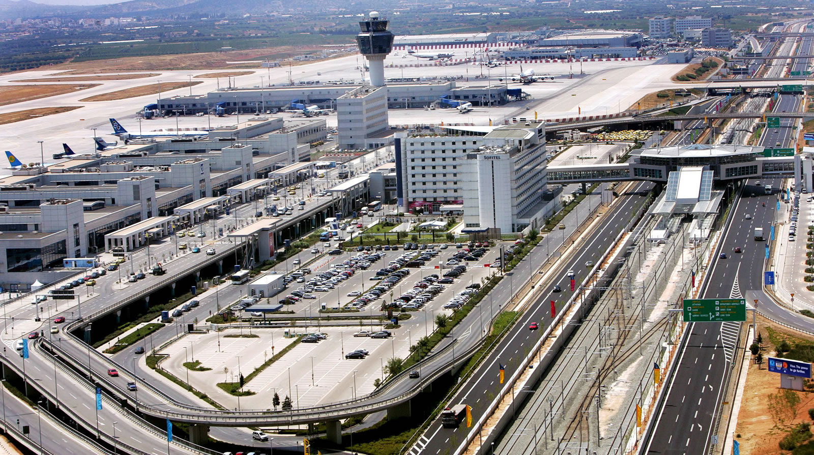 Αεροφωτογραφία του Διεθνές Αεροδρομίου Ελευθέριος Βενιζέλος στα Σπάτα, Δευτέρα 02 Αυγούστου 2004.