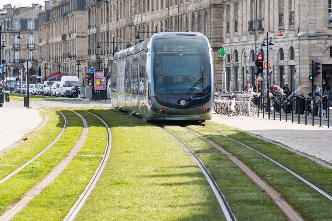 Tramway en circulation. Bordeaux, avril 2018.